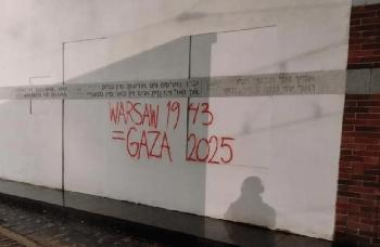 Warschauer-HolocaustMahnmal-mit-antiisraelischem-Graffiti-verunstaltet