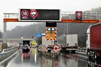 Logistikbranche-warnt-Strenge-Grenzkontrollen-bedrohen-Warenverkehr