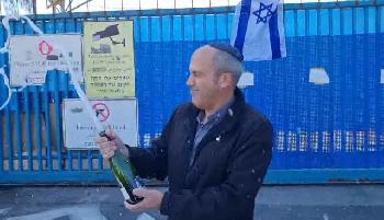 Jerusalem-setzt-UNRWAVerbot-um-VizeBrgermeister-feiert-Schlieung-des-Hauptquartiers-mit-Champagner