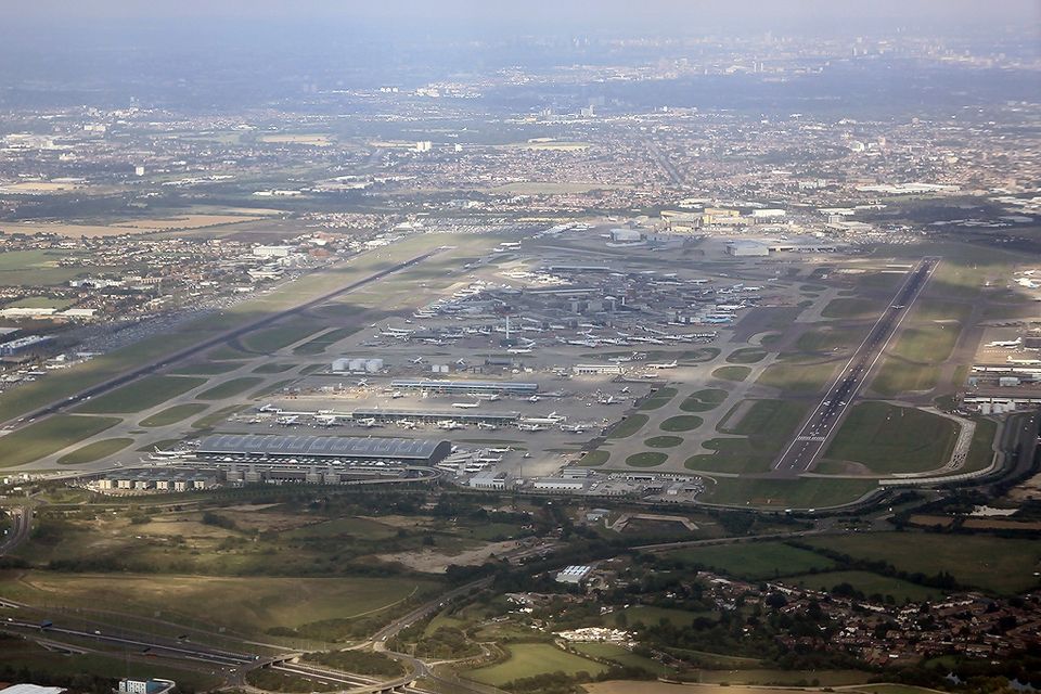 Heathrow geschlossen: Großbrand legt wichtigsten Flughafen Großbritanniens lahm