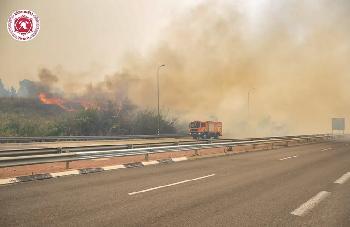 Brandstiftung-als-Terrorwaffe-Israel-unter-Feuer--und-unter-Angriff