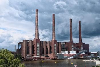 Volkswagen taumelt: Gewinneinbruch, China-Frust und US-Zölle setzen Europas Autoriesen massiv unter Druck