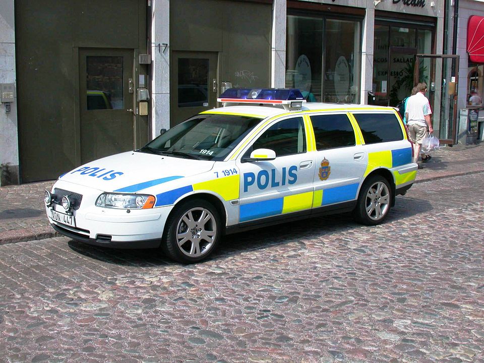 Schüsse im Friseursalon: 16-Jähriger soll drei Menschen getötet haben – Schweden verliert seine Kinder an die Gangs
