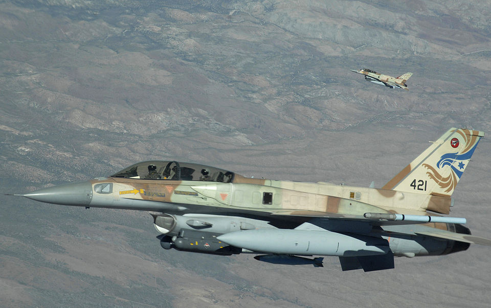 Israel erwägt harte Antwort auf Houthi-Angriffe: Politikwechsel nach Raketenbeschuss auf Ben-Gurion-Flughafen?