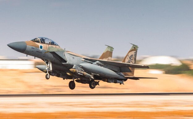 Israels Warnung wurde Realität: Luftwaffe zerstört Huthi-Häfen in Jemen