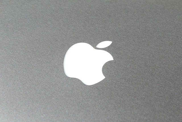 Trump unter Druck: „iPhones aus Indien? Nicht mit mir“ – Apple-Aktie stürzt ab