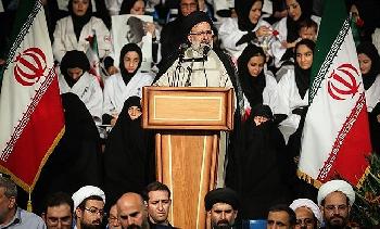 Danke-Allah-es-war-nicht-Israel--Das-iranische-Regime-und-seine-Angst-vor-der-Wahrheit