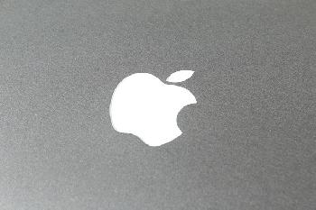 Trump unter Druck: „iPhones aus Indien? Nicht mit mir“ – Apple-Aktie stürzt ab