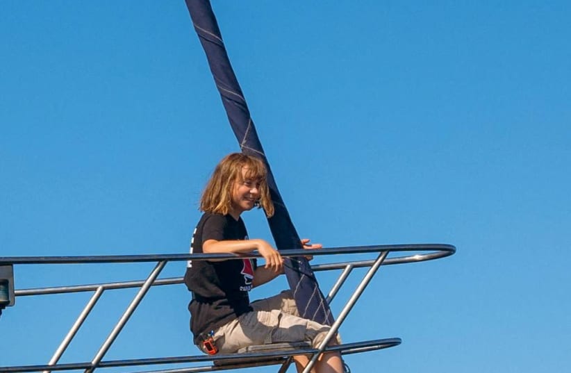 Greta Thunberg auf Flottille nach Gaza: Schauspiel für die Kameras – Hilferuf wegen griechischer Drohne