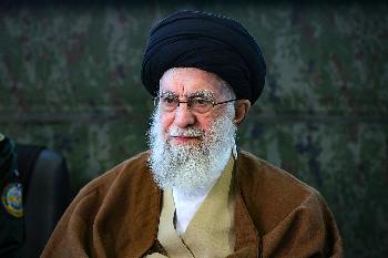 Wer-seid-ihr-dass-ihr-uns-Vorschriften-macht--Khameneis-Wut-ber-den-USDeal-zeigt-die-wahre-Gefahr