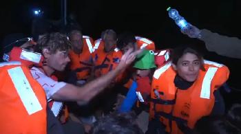 „Selfie-Yacht“: Rima Hassan und weitere Aktivisten abgeschoben – nach Weigerung, Hamas-Massaker-Video zu sehen