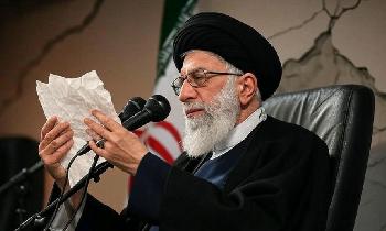 Khameneis Macht bröckelt: Israels Angriffe erschüttern Irans Führer psychisch und strategisch