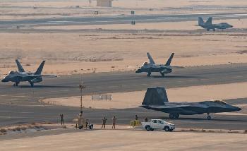 Amerikas-Kriegswarnung-Kampfjets-verschwinden-aus-Katar--der-Iran-bedroht-die-gesamte-Region