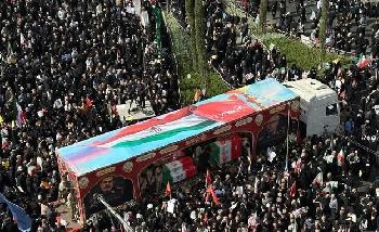 Särge, Schweigen, Selbsttäuschung: Wie das iranische Regime seine Toten feiert – und die Lebenden unterdrückt