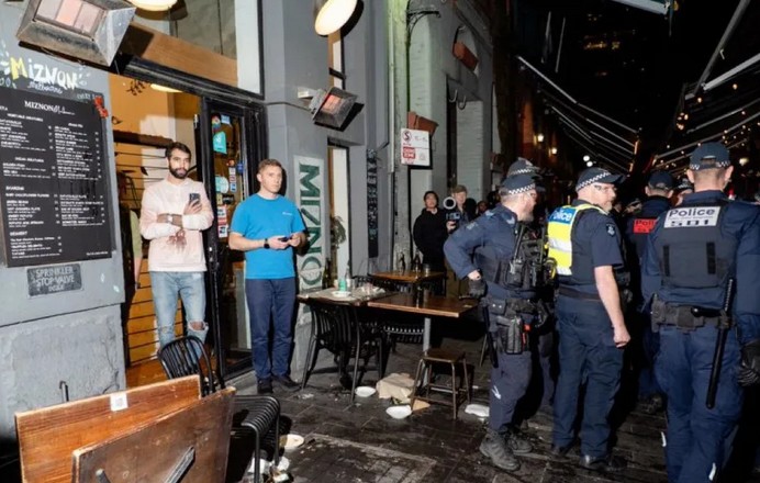 Judenjagd in Melbourne: Feuer vor dem Gottesdienst, Hass im Restaurant