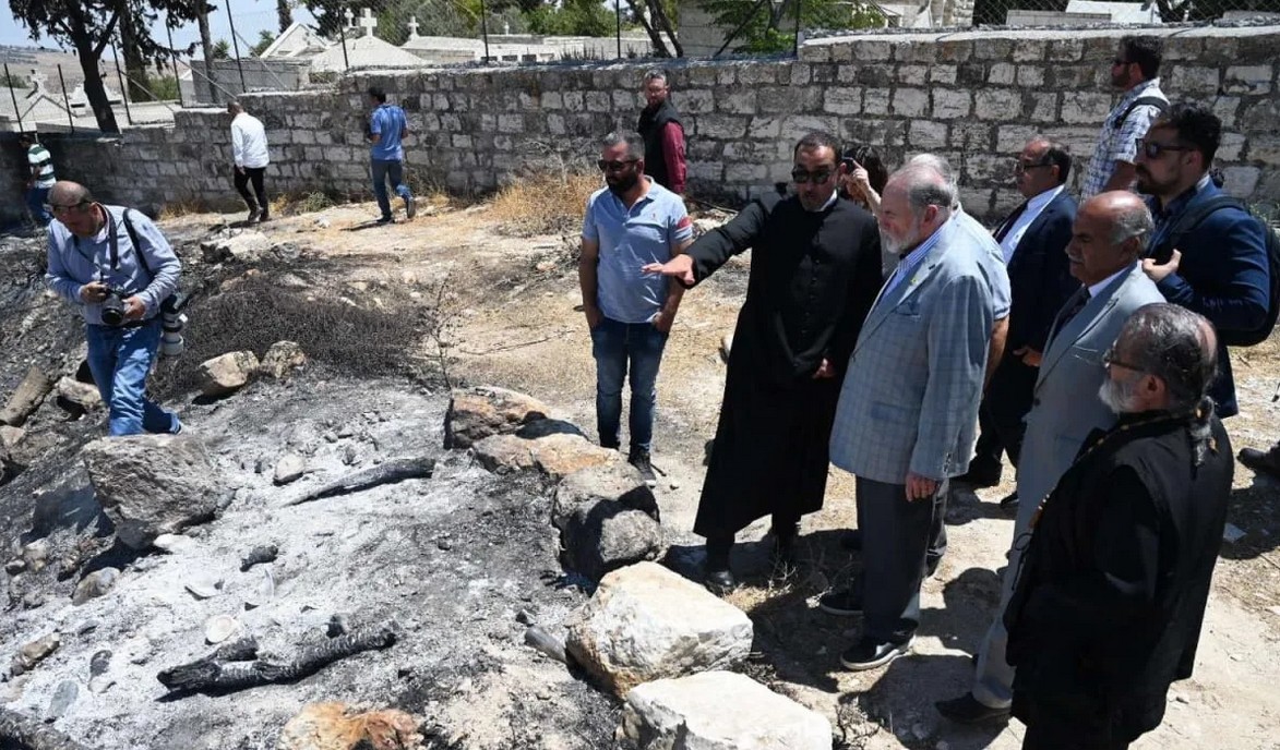 US-Botschafter Huckabee besucht christliches Taybeh – und attackiert Israels Umgang mit Siedlergewalt