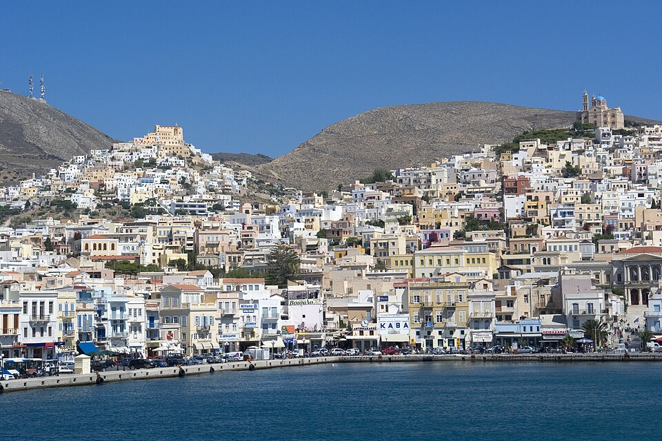Griechische Insel schließt Israelis aus – pro-palästinensischer Mob zwingt Kreuzfahrtschiff zum Rückzug