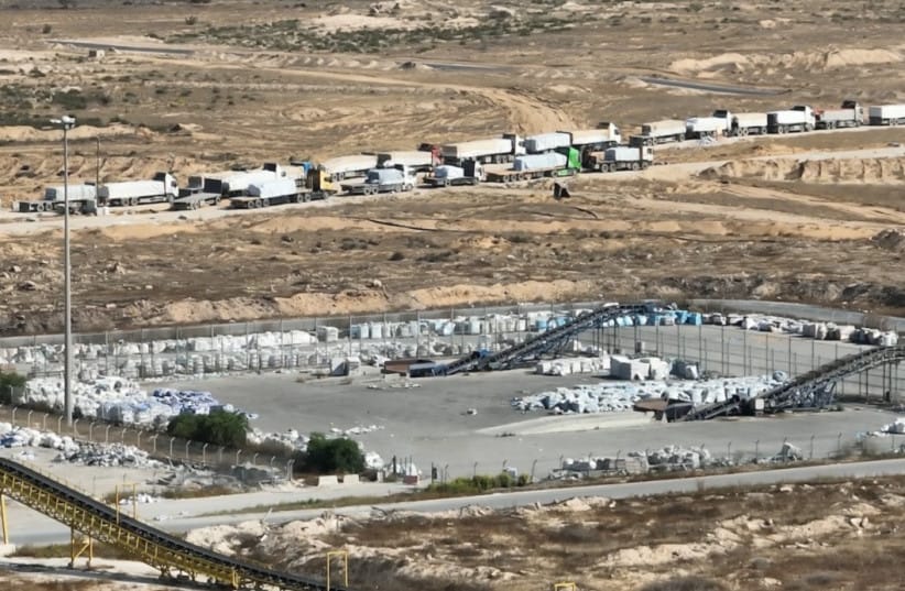 Rakete auf Hilfslieferpunkt bei Rafah – dennoch liefert Israel weiter Nahrungsmittel