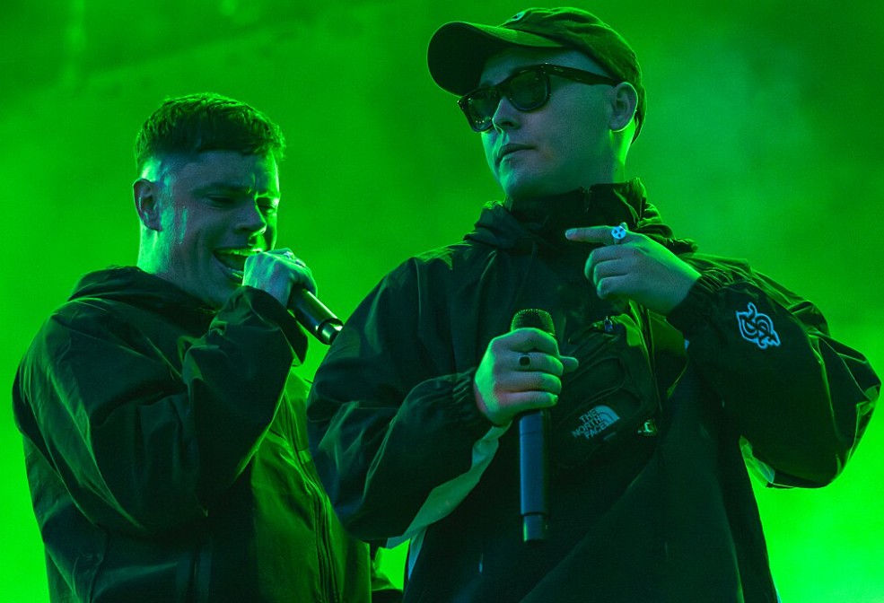 Ungarn verbannt antisemitische Rap-Gruppe „Kneecap“ – Ein deutliches Signal aus Budapest