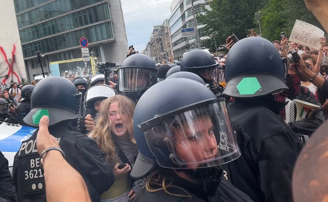 Wie lange noch? Wenn Palästina-Aktivisten Polizisten angreifen, applaudiert die linke Szene