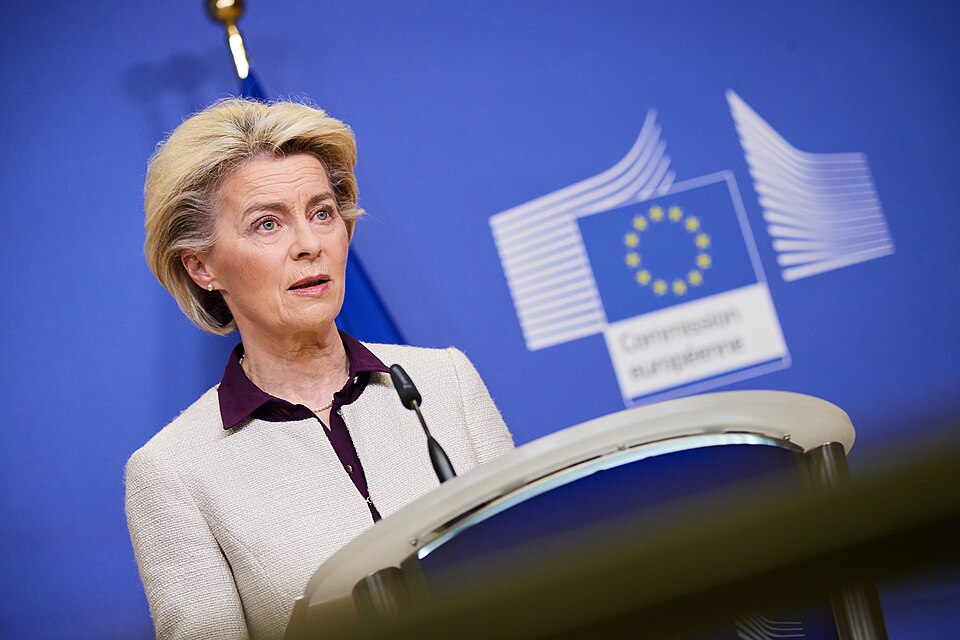 Ein Deal mit der Faust im Rücken: Wie Trump Europa zum Kniefall zwang