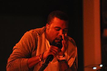 Australien-verbannt-Kanye-West--wegen-antisemitischem-HitlerLied