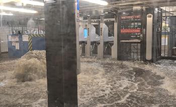 UBahn-unter-Wasser-in-NewYork-Ausnahmezustand-in-New-Jersey