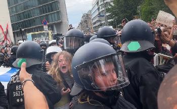 Wie-lange-noch-Wenn-PalstinaAktivisten-Polizisten-angreifen-applaudiert-die-linke-Szene