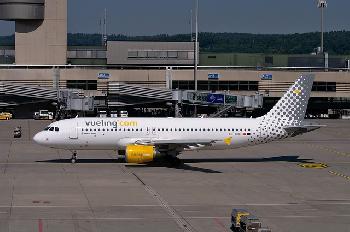 Ein-Schatten-auf-Vueling-911Ausbilder-lie-jdische-Kinder-aus-dem-Flugzeug-werfen