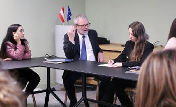 Doppelleben mit Diplomatenpass: Ein Sexblog aus der EU-Blase