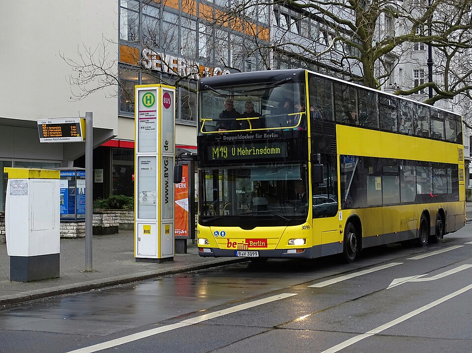 Antisemitische Attacke in Berliner Bus – Opfer nur, weil er israelische Zeitung las
