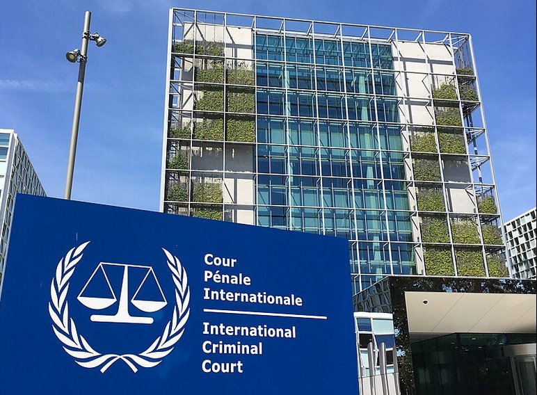 „Die Justiz auf der Seite der Terroristen?“ – Familien von Geiseln klagen ICC-Chef an