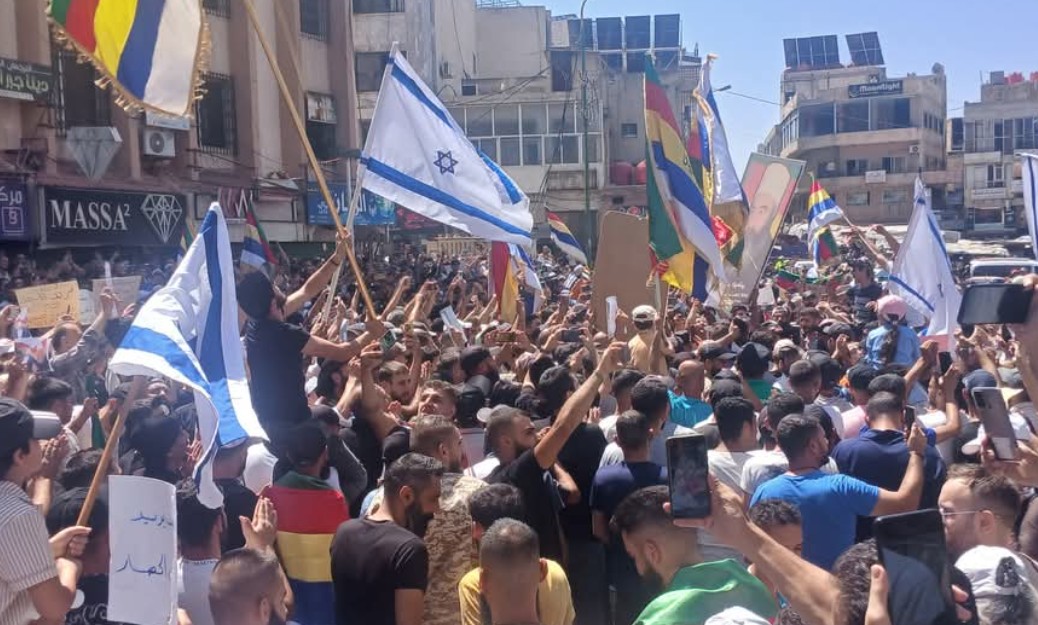 Israels Fahnen in Syrien: Drusen von as-Suwaida fordern Unabhängigkeit – und bitten um Israels Hilfe