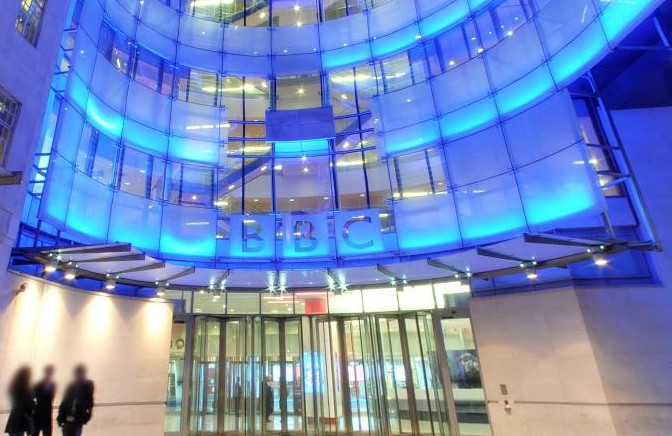 BBC blamiert sich erneut: Tod einer Gazaner Frau fälschlich als „Hungertod“ dargestellt