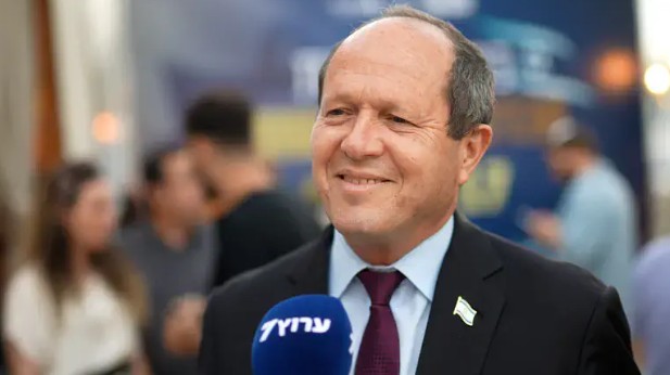 „Zeit für Souveränität“: Nir Barkat fordert das Ende der Palästinensischen Autonomiebehörde
