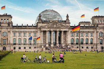 Wenn-Hass-zur-Statistik-wird--und-der-Staat-weiter-zgert