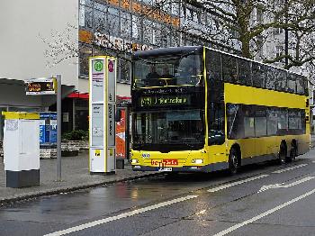 Antisemitische-Attacke-in-Berliner-Bus--Opfer-nur-weil-er-israelische-Zeitung-las