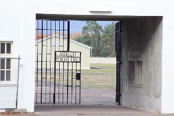 Palästinensertuch in KZ-Gedenkstätten – endlich klare Regeln gegen Provokationen