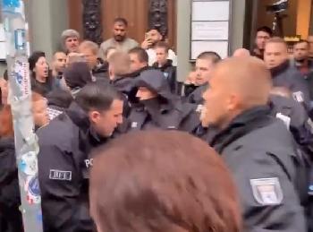 BerlinMitte-Propalstinensische-Demonstration-als-Bhne-fr-Israelhass