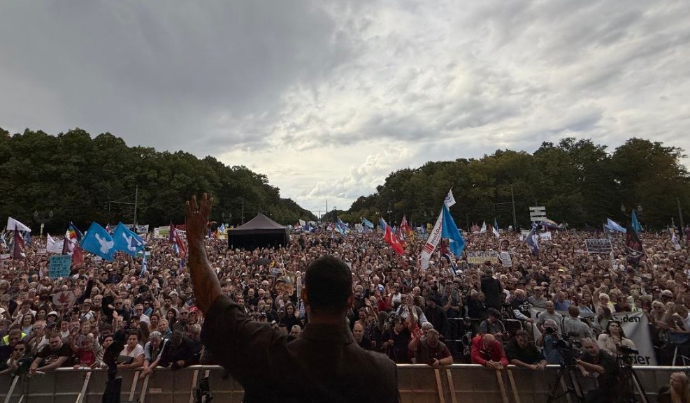 Querfront am Brandenburger Tor: Wenn Antisemiten und Populisten gemeinsam marschieren