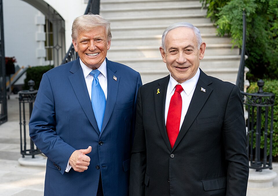Netanyahu und Trump präsentieren US-Friedensplan – Israel stimmt zu, Hamas blockiert
