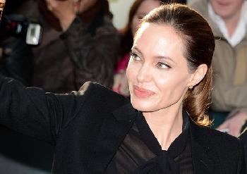 Angelina-Jolie-wirft-Israel-grausame-Hungersnot-vor--HollywoodMoral-und-die-Realitt-in-Gaza