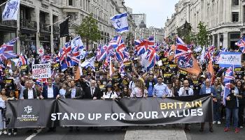 70000-demonstrieren-in-London-gegen-Antisemitismus--Forderung-nach-Ende-der-BBCFinanzierung