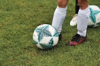 Antisemitischer-Hass-auf-dem-Fuballplatz-Wenn-Sport-zum-Schlachtfeld-wird