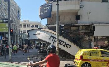 Balkon-strzt-in-Tel-Aviv-ein--beliebtes-Restaurant-beschdigt