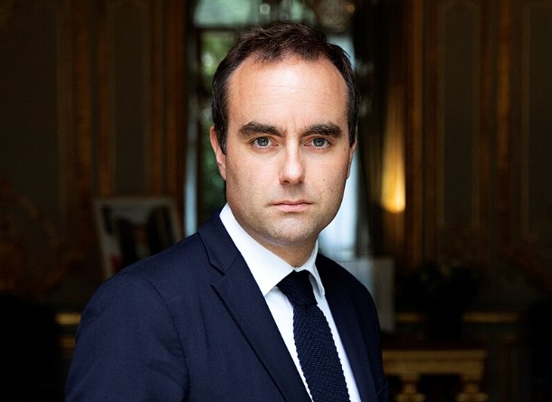 Frankreich im freien Fall – Premierminister tritt nur 14 Stunden nach Vorstellung seiner Regierung zurück