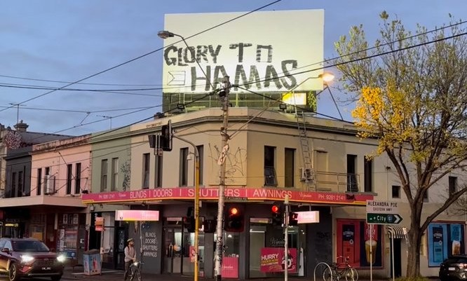 Widerlich und gefährlich: Am Jahrestag des Massakers rufen Unbekannte in Melbourne zur Wiederholung auf