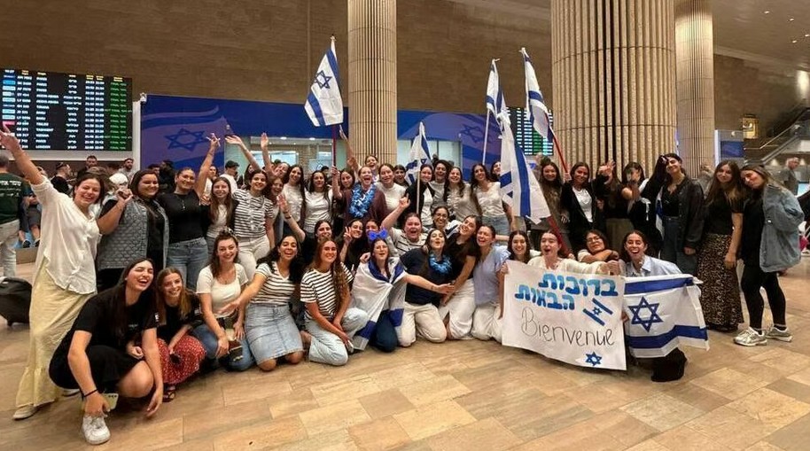 Junge Europäer lassen alles zurück, um Israel zu dienen