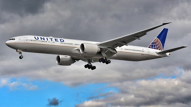 Laptop fällt in den Frachtraum – United-Airlines-Maschine muss umkehren