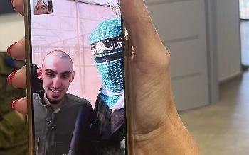 Hamas-inszeniert-Videoanrufe-zwischen-Geiseln-und-Familien--ein-zynisches-Schauspiel-vor-der-Freilassung